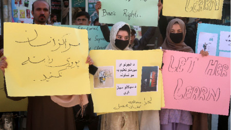 Протест на афганистански бежанци в Пакистан срещу политиката на талибаните спрямо жените, 24 декември 2022 г.