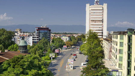 Община Пазарджик започна обновяването на над 300 пешеходни пътеки които