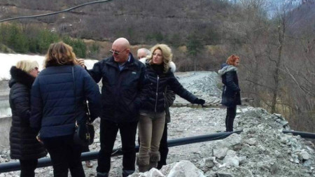 Министърът на околната среда и водите Емил Димитров инспектира засегнатите райони на реките Юговска и Чепеларска