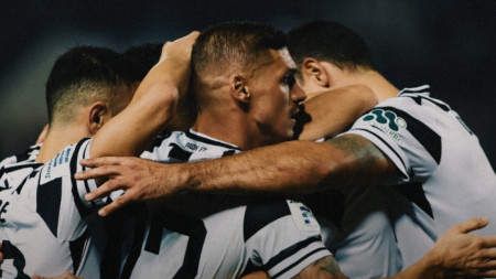 Кирил Десподов празнува първия гол, за който подаде.