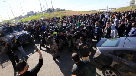 Полицията в Йордания използва сълзотворен газ за да разгони протестиращи