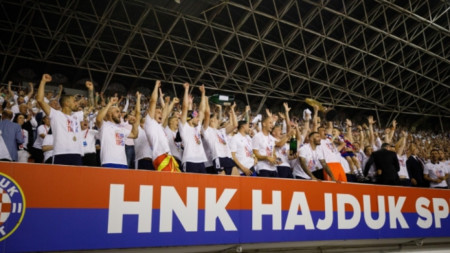 Футболистите на Хайдук ликуват след финала.