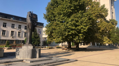 Единственият в България паметник на Екзарх Йосиф I е в Ловеч. Скулптурната творба е дело на Сейфетин Шекеров-Сефо