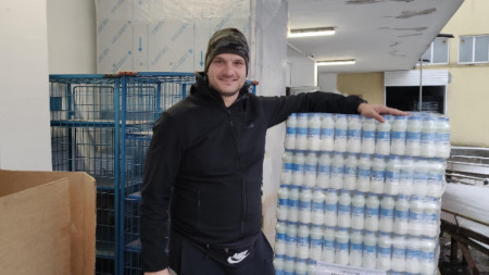 Първата за страната ни хуманитарна помощ от близо четири тона храни и напитки изпраща великотърновският бизнес за бежанците от войната в Украйна