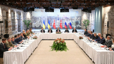 Момент от руско-украинските преговори в Истанбул на 16 май 2025