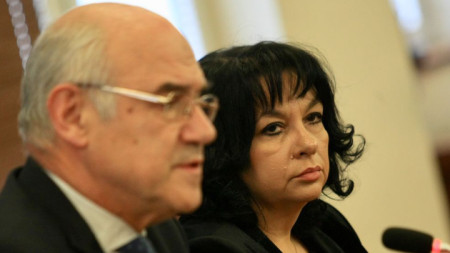 Председателят на КЕВР Иван Иванов и министърът на енергетиката Теменужка Петкова дадоха брифинг в КЕВР.