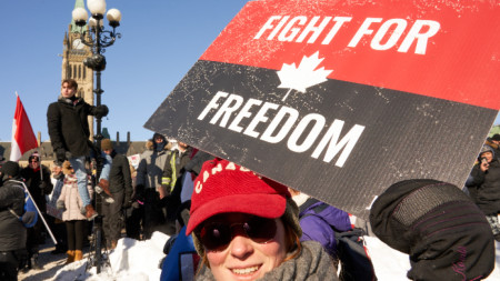 Протестиращите в канадската столица Отава контролират ситуацията и са по многобройни