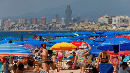 Испания е посетена от 31 милиона туристи през 2021 година