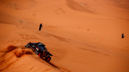 Капрос Сайнс в пясъците на Саудитска Арабия.