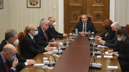 Президентът събра днес служебния кабинет заради ситуацията с Covid-19.