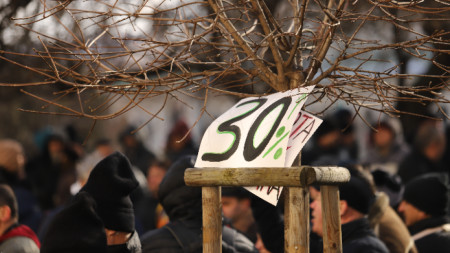 Служители на градския транспорт протестираха днес пред Столична община, 6 февруари 2023 г.