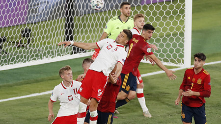 Отборите на Испания и Полша завършиха 1 1 в мач от
