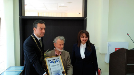 От 2019 г. режисьорът Симеон Димитров е почетен гражданин на Бургас