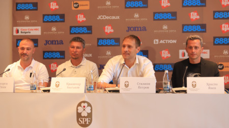 Пеев, Балъков, Петров и Янев (от ляво-на дясно) по време на пресконференцията.