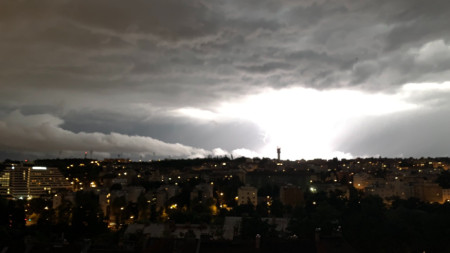 Близо 30 000 семейства в Чехия останаха без ток заради