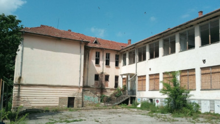 Община Велико Търново продава закритите селски училища в Пушево и