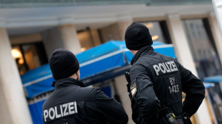 Полицията в столицата на германската провинция Северен Рейн-Вестфалия - Дюселдорф, е евакуирала