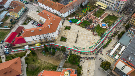 За местната власт в гр. Елин Пелин Денят на народните будители е по-важно да се празнува