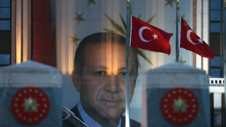 Досегашният президент на Турция Реджеп Тайип Ердоган получава 52 1