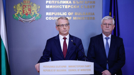 Министър-председателят Николай Денков (вляво) и министърът на земеделието и храните Кирил Вътев - София, 5 февруари 2024