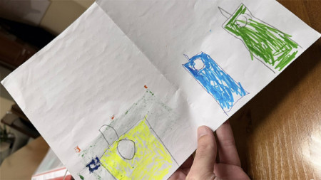 „Понякога получавам писма, които ме карат да се усмихна и ми дават допълнителна мотивация в работата. Едно от тях дойде от 6-годишния Калоян, с рисунка и послание, които казват всичко