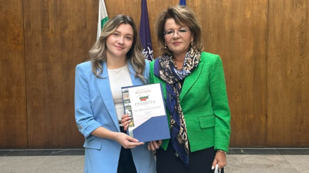 Зам.-министърът на образованието Наталия Михалевска връчи наградата на Елена Петрова