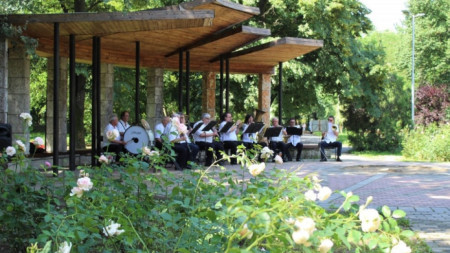 Ямболският духов оркестър отново изнася концерти в градския парк При