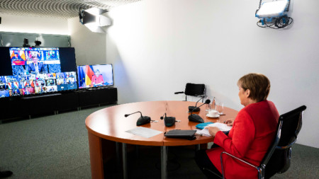 Ангела Меркел провежда работна среща в канцлерството в Берлин, 19 юни 2020 г.