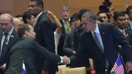 Барак Обама и Дмитрий Медведев на среща на АСЕАН през ноември 2015 в Куала Лумпур