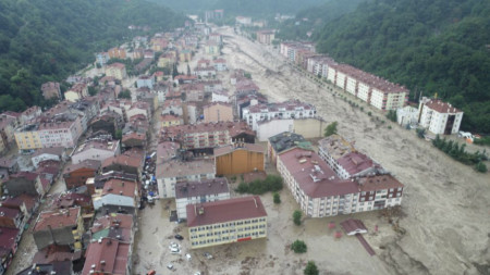 Турция съобщи за 17 жертви на наводненията в няколко черноморски