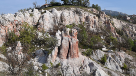 Скалният феномен Каменната сватба до село Зимзелен край Кърджали