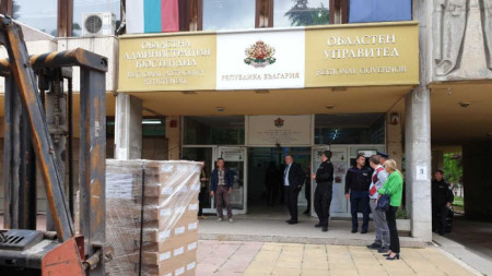 132 000 бюлетини за евровота на 26 май за Регион Кюстендил пристигнаха днес под полицейска охрана.