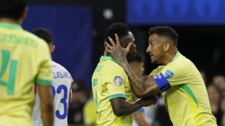 Отборът на Бразилия разгроми състава на Парагвай с 4:1 във футболния турнир Копа Америка