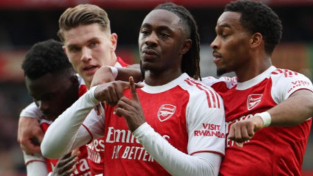 Отборът на Арсенал води във Висшата лига