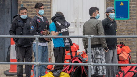 Нетната миграция във Великобритания е достигнала рекордните 504 000 за