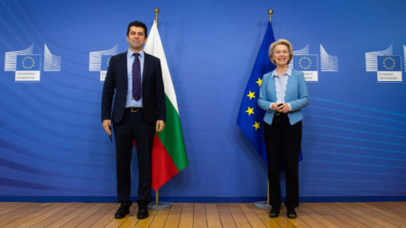 Министър-председателят на България Кирил Петков и председателката на ЕК Урсула фон дер Лайен