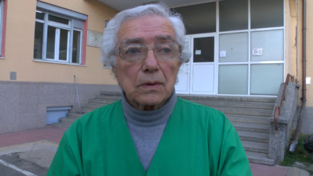 Акушер-гинекологът от казанлъшката болница д-р Захари Стойчев обяви тридневна гладна стачка.