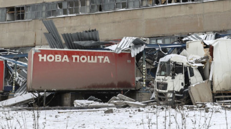 Последици от руска ракетна атака по пощенски склад в Харков, Украйна, 12 февруари 2023 г.