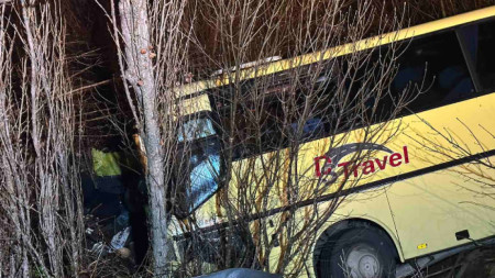 Тежък пътен инцидент стана с автобус на територията на област Хасково вчера.