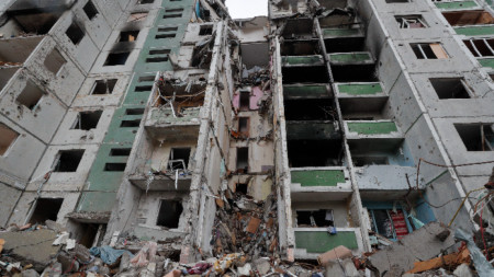 Бомбардирана жилищна сграда в Чернигов, Украйна, 9 април 2022 г.