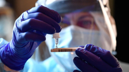 Новите случаи на коронавирус за денонощие надхвърлиха 7 хиляди показват