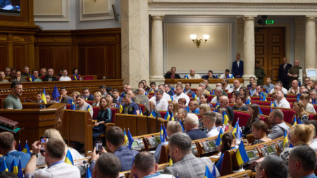 Архив - украинският президент Володимир Зеленски държи реч в парламента, юни 2023 г. 