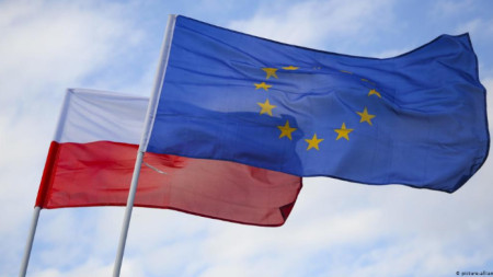 Полша уведоми официално Еврокомисията че ще закрие дисциплинарната камара на