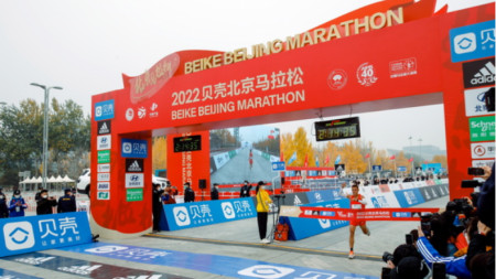 Около 20 хиляди души участваха в маратона на Пекин