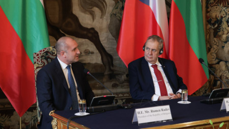 Във втория ден от посещението си в Чехия президентът Румен