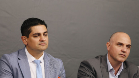 Георги Георгиев (вдясно) по време на пресконференция с миинстъра на спорта в оставка Радостин Василев