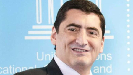 Боян Радойков, дипломат и преподавател по политически науки в Сурбоната.