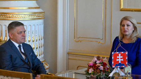 Словашкият президент Зузана Чапутова (вдясно) и Роберт Фицо по време на разговори в Братислава, архив, 2 октомври 2023 г.