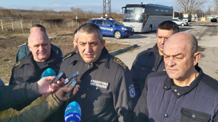 Няма мигрантски натиск от Турция към България, увери главен комисар Светлан Кичиков (в средата)