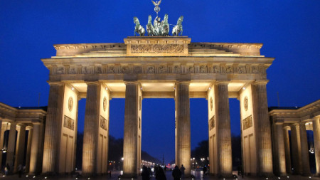 Бранденбургската врата - най-известното място на Берлинската стена 